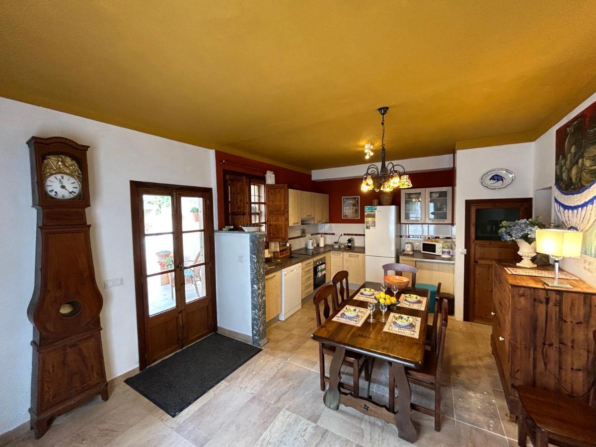 Casa Padrina Burballa Maria De La Salut Luaran gambar