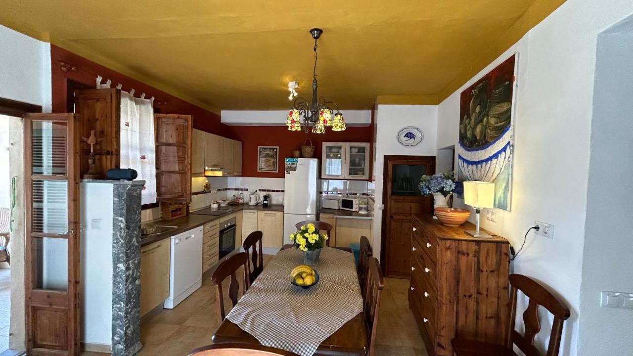 Casa Padrina Burballa Maria De La Salut Luaran gambar